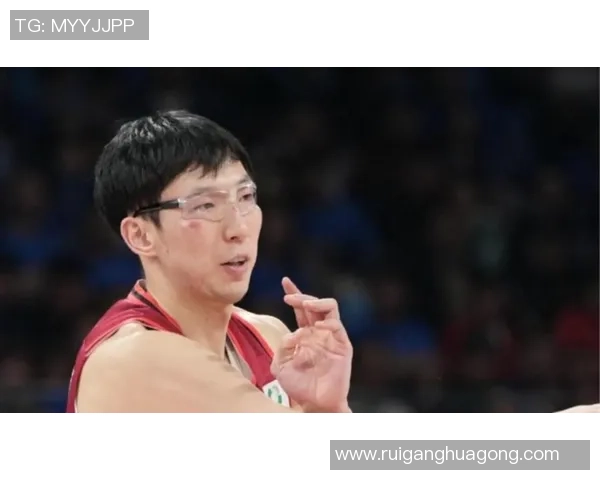 周琦半场表现低迷仅得1分罚球救场外加5个篮板显努力